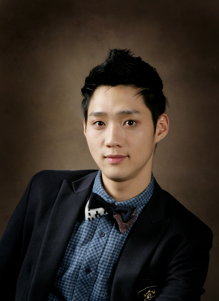 Lee seung hyun the swan club.